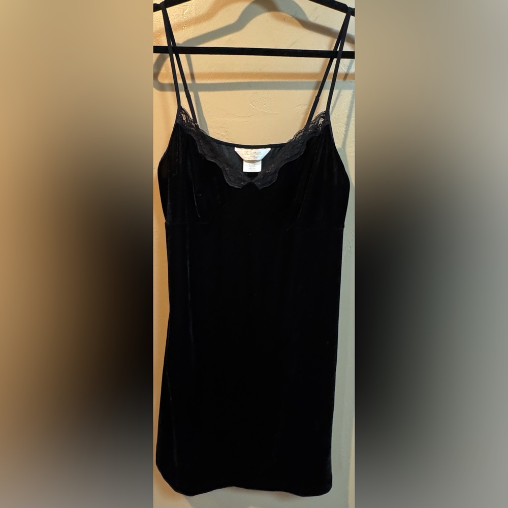 Secret Treasures Black Chemise Sleek Silhouette